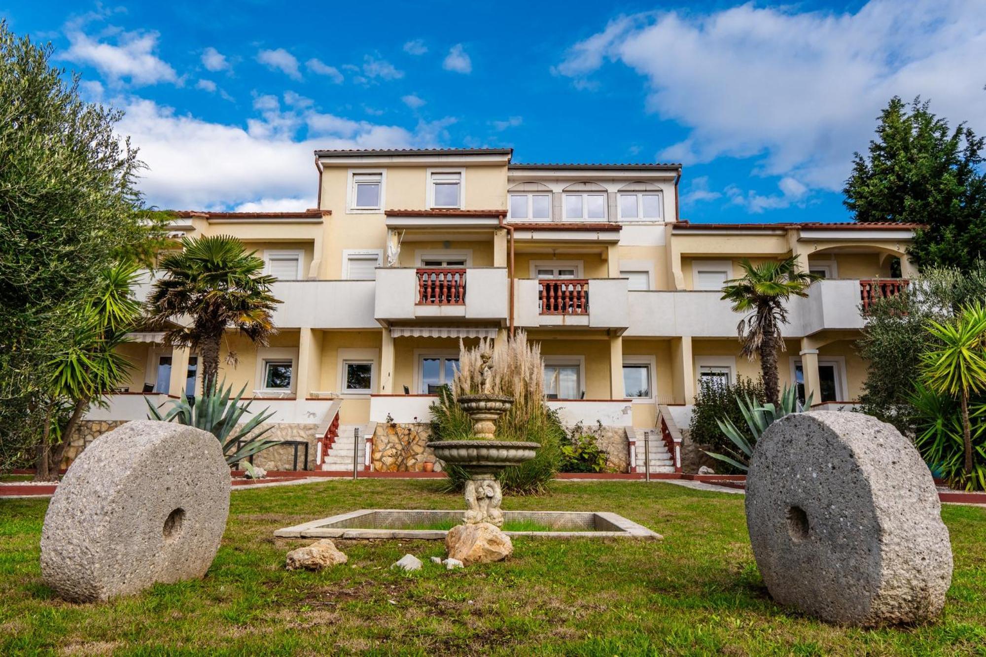 Apartments Strand Vir Buitenkant foto